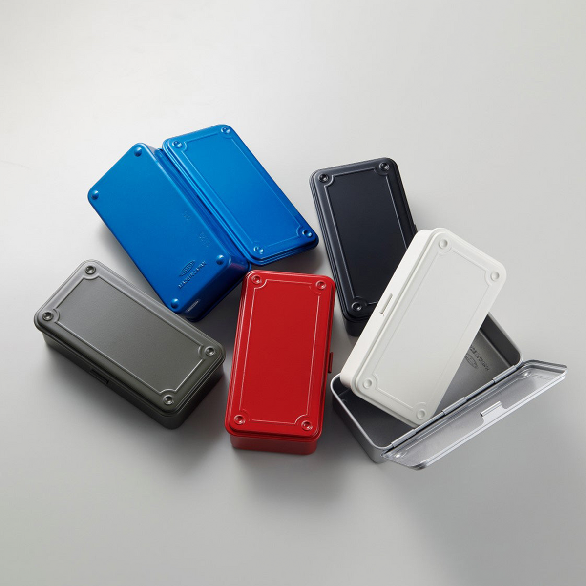 Toyo Steel T-190 Red. Red box displayed next to other color variations, highlighting its matte finish and stackable design. 0.4kg.